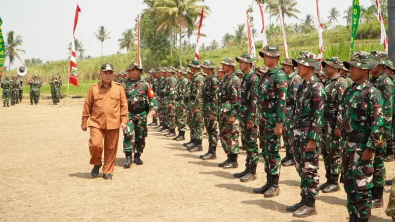 Bupati Sanusi Periksa Kesiapan Pasukan Satgas TMMD Ke-130