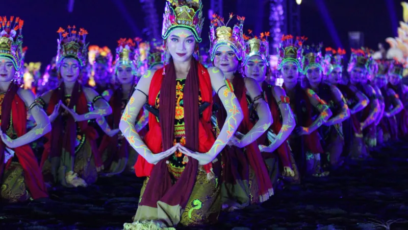 Gandrung Sewu 2026 Tampil Perdana Malam Hari, 1.300 Penari Memukau Ribuan Penonton