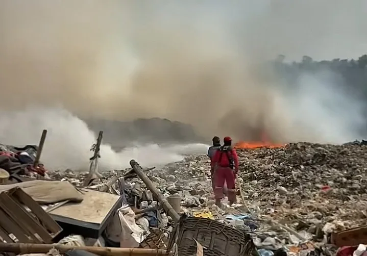 50 Personel Gabungan Dikerahkan Padamkan Kebakaran TPA Supit Urang Malang